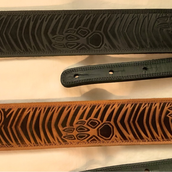 THE RAVEN WORKS WOLF GUITAR STRAPS, LOT OF 2 - Picture 3 of 7